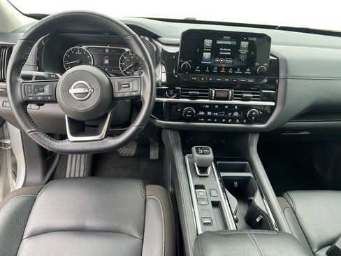 Used 2025 Nissan Pathfinder SL FWD image 10