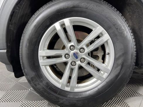 Used 2022 Ford Explorer XLT image 12