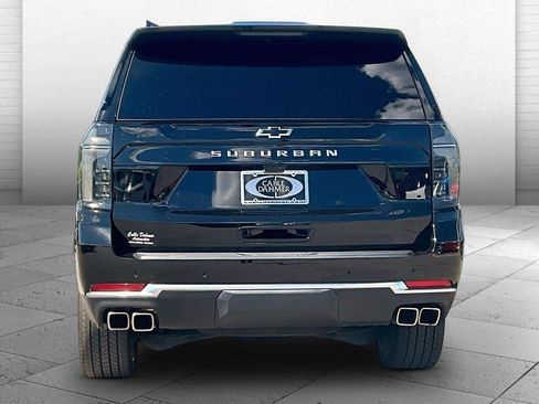 Used 2025 Chevrolet Suburban High Country AWD/4WD image 3
