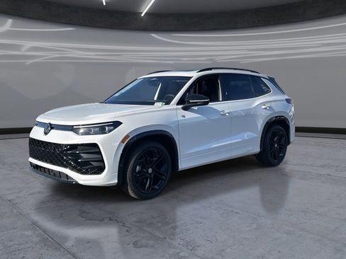 New 2026 Volkswagen Tiguan SE R-Line image 3
