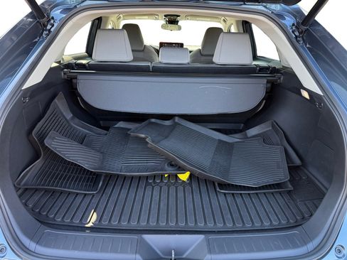 Used 2022 Toyota Venza image 17