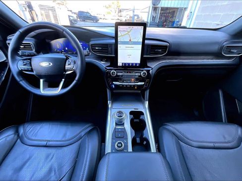 Certified 2022 Ford Explorer Platinum w/ Equipment Group 601A image 15