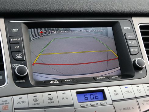 Used 2013 Hyundai Genesis 3.8 w/ Premium Pkg RWD image 25