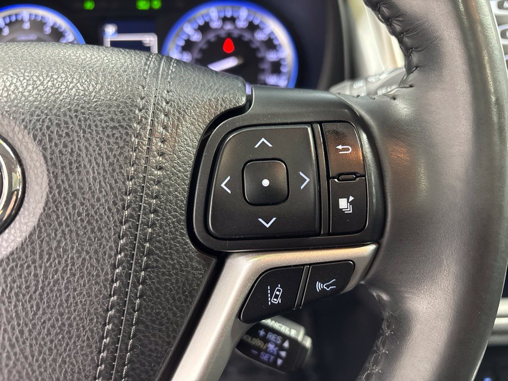 Used 2019 Toyota Highlander SE AWD/4WD image 16