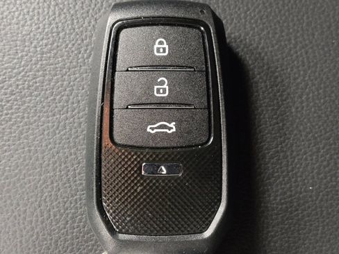 Used 2017 Ford Explorer Limited image 32