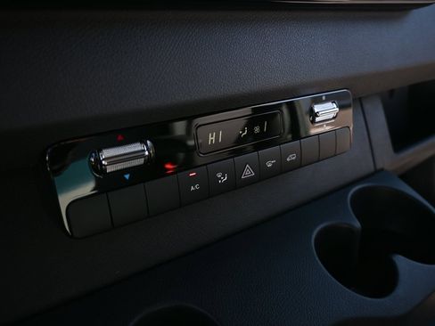 Used 2025 Mercedes-Benz Sprinter 2500 image 15