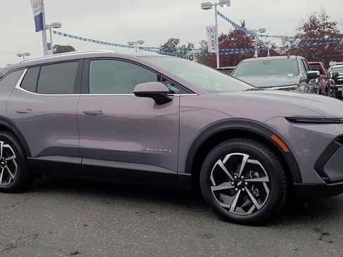 New 2026 Chevrolet Equinox EV LT image 2