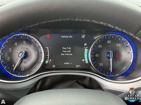 Certified 2025 Chrysler Pacifica Limited image 18