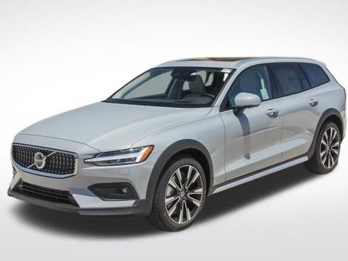 New 2025 Volvo V60 B5 Cross Country Ultra w/ Protection Package Premier image 3
