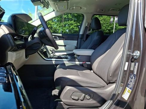 Used 2023 Kia Carnival SX FWD image 13