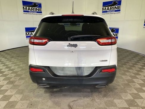 Used 2018 Jeep Cherokee Latitude FWD image 17