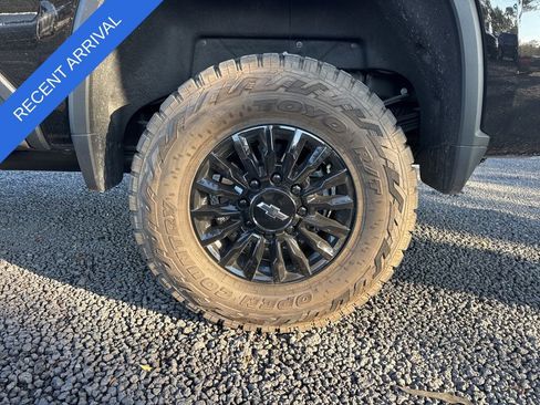 Used 2024 Chevrolet Silverado 3500 LTZ w/ LTZ Plus Package image 14