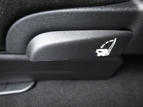Used 2016 Dodge Grand Caravan SXT w/ Rear Park Assist Package image 28