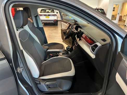 Used 2026 Volkswagen Taos SE FWD image 36