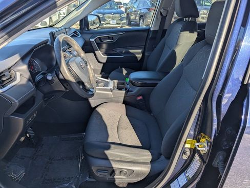 Used 2021 Toyota RAV4 XLE image 17