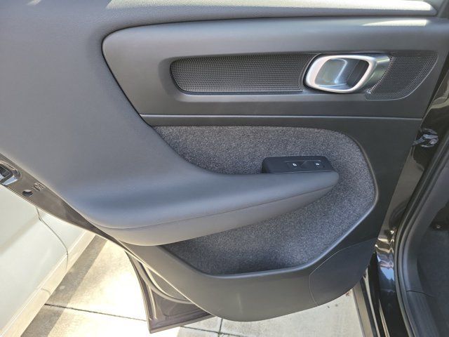 Used 2024 Volvo XC40 B5 Core w/ Protection Package Premier AWD/4WD image 12