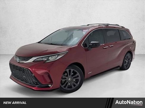 Used 2021 Toyota Sienna XSE w/ XSE Plus Package image 1
