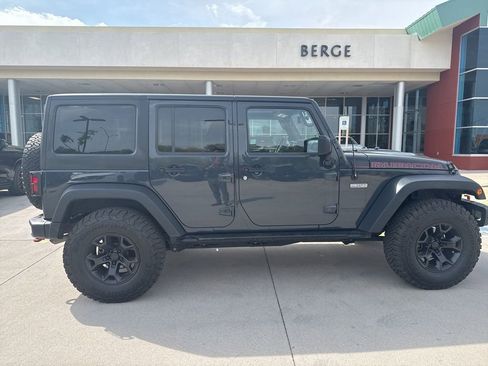 Used 2017 Jeep Wrangler Unlimited Rubicon image 4