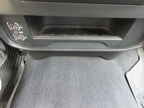 Used 2024 RAM 2500 Big Horn AWD/4WD image 30