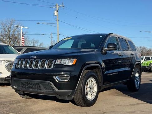 Used 2019 Jeep Grand Cherokee Laredo w/ Security & Convenience Group image 2