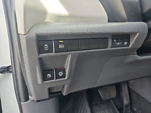 Used 2024 Toyota Sienna XLE AWD/4WD image 14
