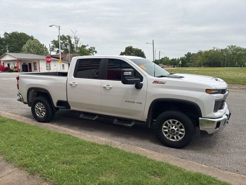 Used 2024 Chevrolet Silverado 2500 LT w/ Convenience Package AWD/4WD image 8