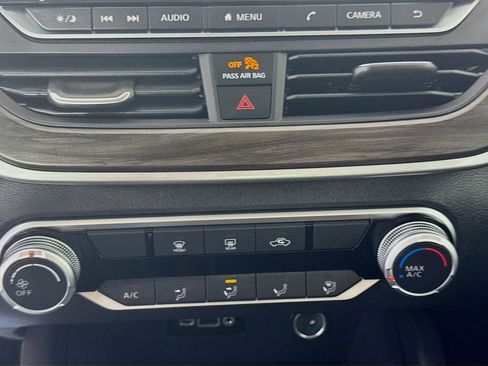 Used 2025 Nissan Altima 2.5 SV FWD image 18