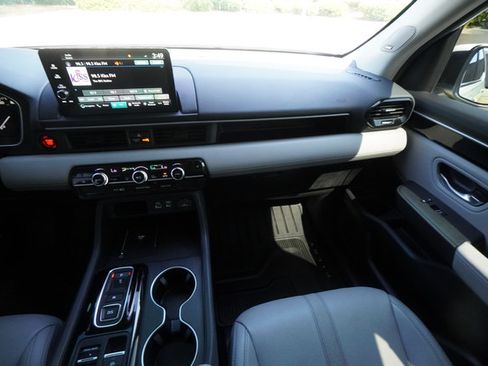 Used 2025 Honda Pilot Touring image 14