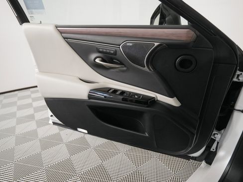 Certified 2025 Lexus ES 350 Ultra Luxury image 12