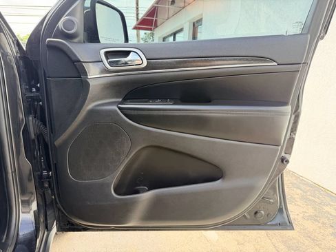 Used 2018 Jeep Grand Cherokee Limited AWD/4WD image 26