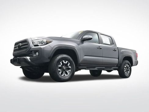 Used 2017 Toyota Tacoma TRD Off-Road image 29