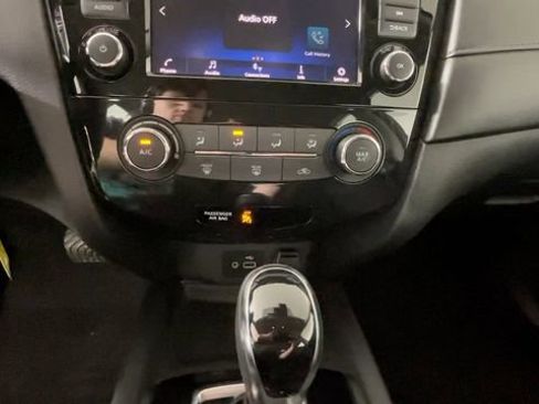 Used 2020 Nissan Rogue S AWD/4WD image 30