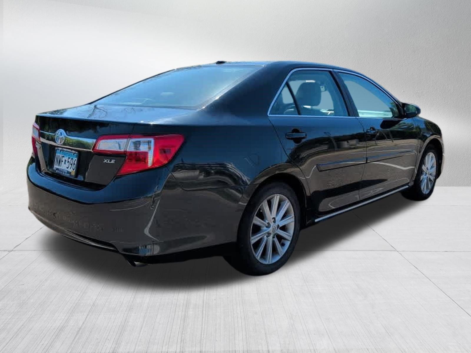 Used 2013 Toyota Camry XLE w/ Leather Pkg FWD image 7