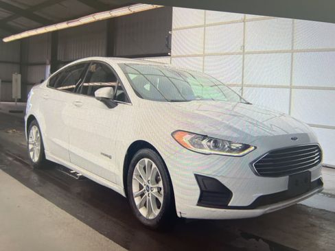 Used 2019 Ford Fusion SE image 8
