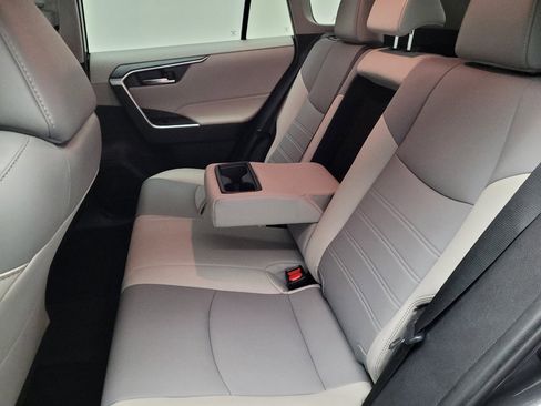 Used 2020 Toyota RAV4 XLE Premium w/ Carpet Mat Package FWD image 18