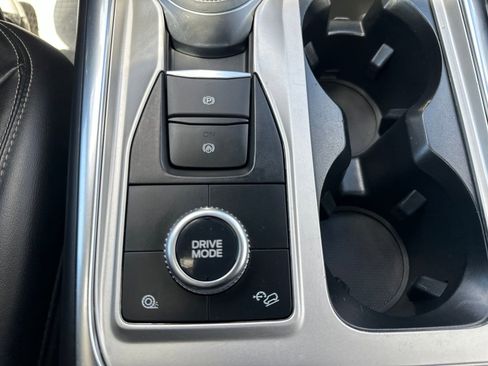 Used 2022 Ford Explorer XLT w/ Equipment Group 202A AWD/4WD image 68
