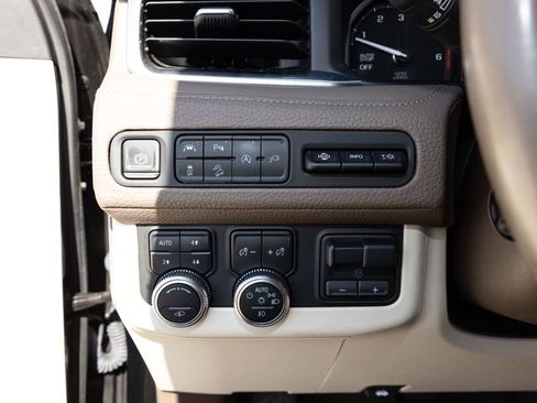 Used 2021 GMC Yukon Denali w/ Denali Ultimate Package image 29