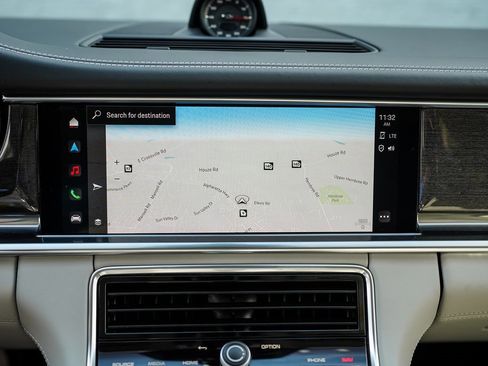 Used 2022 Porsche Panamera 4S w/ Premium Package image 31