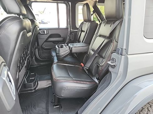 Used 2019 Jeep Wrangler Unlimited Rubicon w/ Dual Top Group AWD/4WD image 29