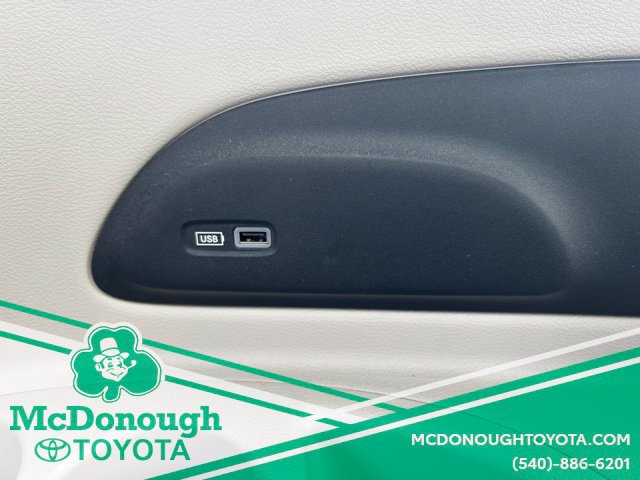 Used 2020 Chrysler Pacifica Limited w/ Advanced Safetytec Group FWD image 14