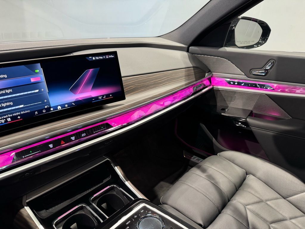 Used 2025 BMW 760i xDrive AWD/4WD image 30