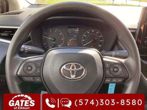 Used 2025 Toyota Corolla LE image 21