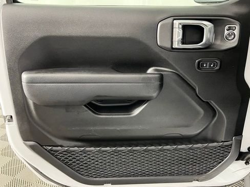 Used 2025 Jeep Wrangler Unlimited Rubicon 4xe w/ Convenience Group AWD/4WD image 20