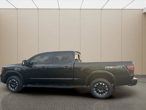 Used 2024 Nissan Titan PRO-4X w/ Pro-4x Convenience Package image 11