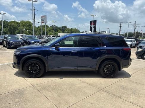 Used 2024 Nissan Pathfinder SL w/ SL Premium Package FWD image 4
