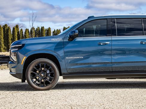 Used 2025 Chevrolet Suburban High Country image 42