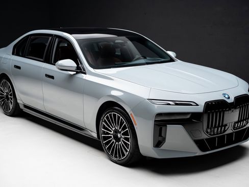 Used 2024 BMW i7 xDrive60 w/ M Sport Package RWD image 39