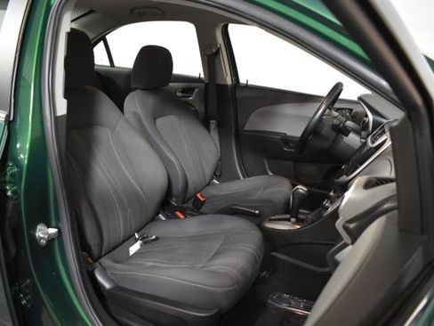 Used 2018 Chevrolet Sonic LT w/ Convenience Package image 31