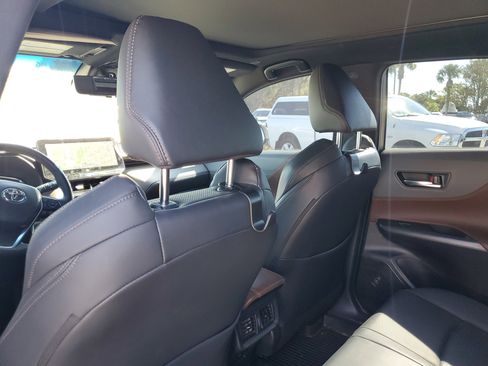 Used 2024 Toyota Venza Limited image 11