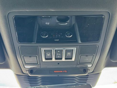 Used 2025 Land Rover Discovery S AWD/4WD image 15